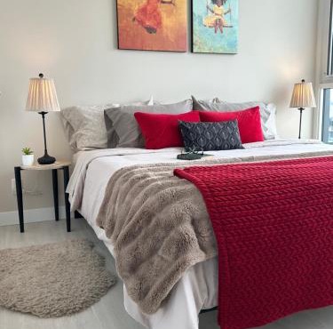 Canada Day Special, King Bed, Free Underground Parking, C-Train