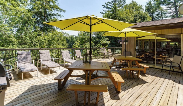 CANADA Large Cottage - Beach Lawns Dock Beach Fire Pit Lake - 3 weeks in Aug '25
