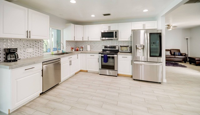 Canal Access & Private Pool: Cape Coral Oasis!