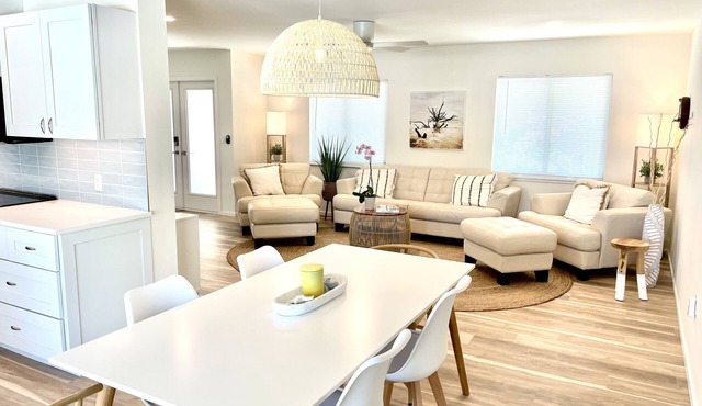 Canal Front Home - 8 min walk to beach. RRR-00953.2023