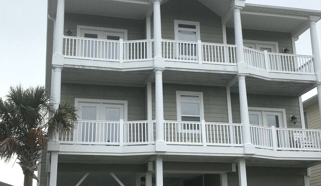 Canal Front w/Putting Green w/private dock & private heated pool; Sleeps 18+
