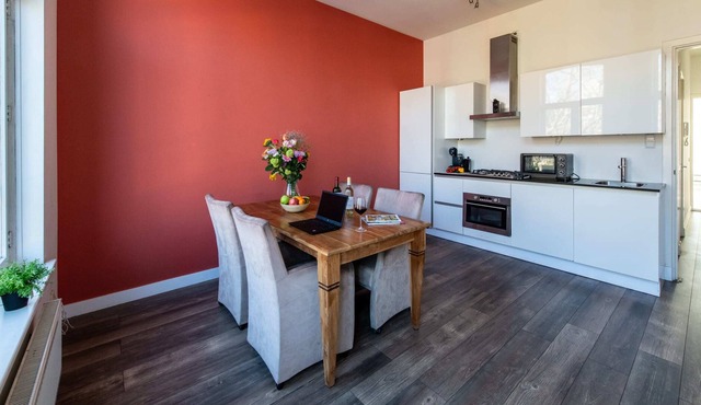 Canal view apartment in the center of Amsterdam