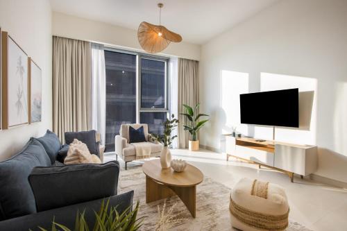 Canalfront Serene 1B in Wasl, Close to Attractions