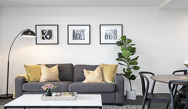 Canberra Chic is a Luxurious One-bedroom apartment near Canberra's CBD