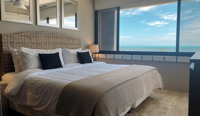 CANCUN BEACHFRONT CONDOS - GREAT VIEWS