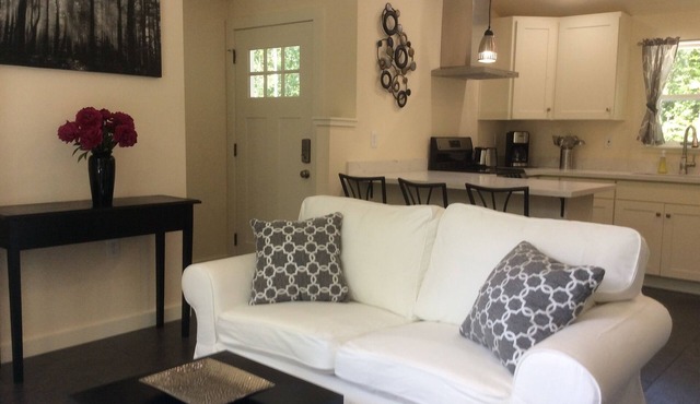 CANFIELD ORCHARD APPLE SUITE