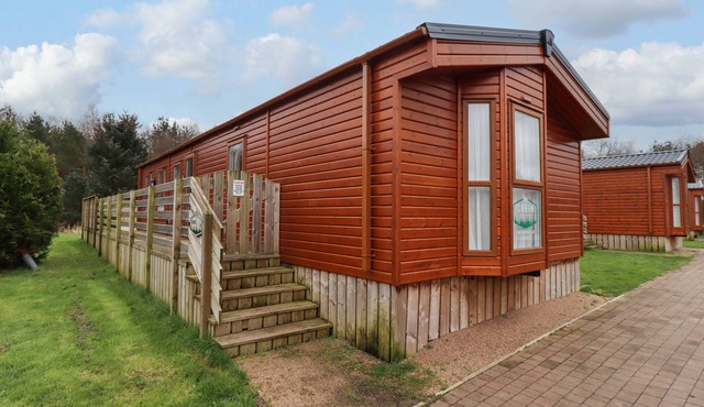 CANIS, pet friendly, character holiday cottage in Felmoor Park