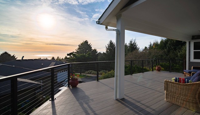 Cannon Beach with Ocean Views, Dream Kitchen Made for Sharing, Spacious Deck, and Dogs Welcome