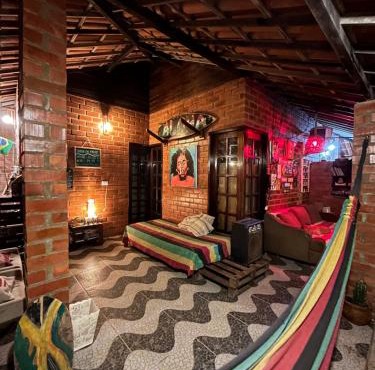 Canoa Roots Hostel & Camping