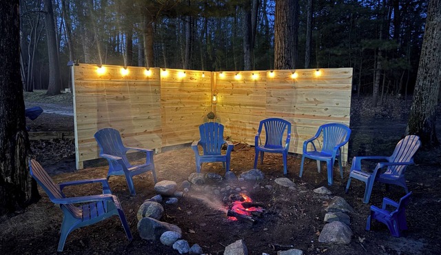 Canoe & Fire Pit! Sleeps 9!