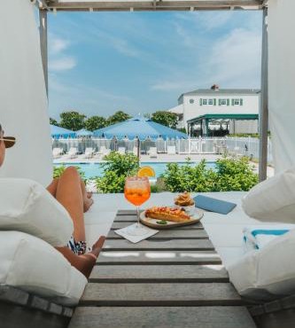 Canoe Place Inn & Cottages