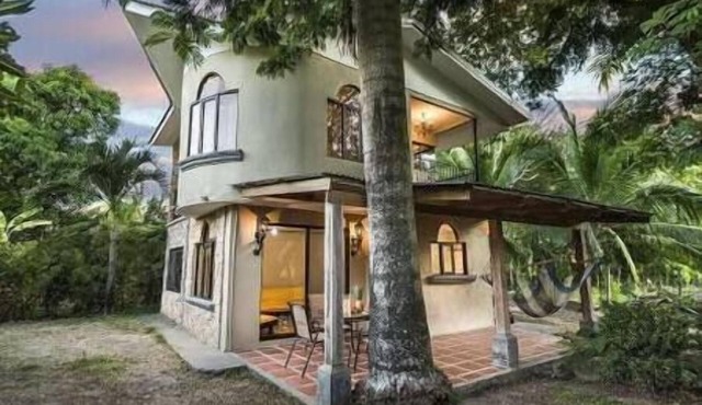 Canopy Haven: 1BR, Self-Check-in, Jungle Views, Balconies
