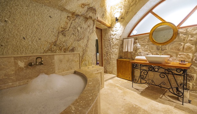 Canyon Cave Hotel