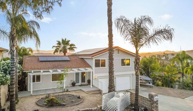 Canyon Lake Getaway Mid-Term Rental | 5-BR House Canyon Lake, Riverside | Pool Spa Golf