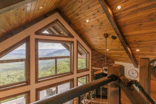 Canyon View Treehouse- Relaxing Getaway in Jasper with an Amazing View