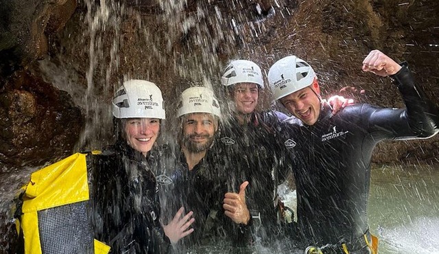 Canyoning experience in Barranco del Gorgo de la Escalera