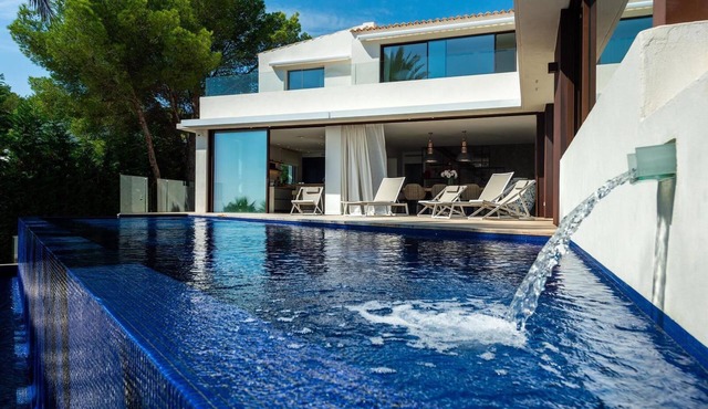Cap Martinet - Six Bedroom Villa, Sleeps 12
