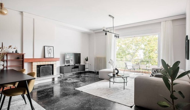 Capacious 3BR Apartment in Marousi