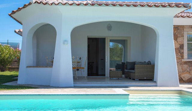 "Capannizza Villas" - Villa Lidone, PRIVATE HEATED POOL, close to the beach