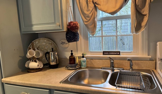 Cape cod 3-bedroom cottage in West Yarmouth with WiFi, AC, outdoor space…