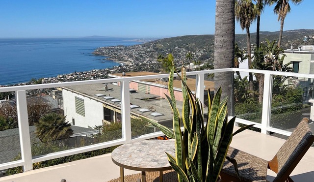 "Cape Cod Beach-House" Panoramic Ocean View w/Hot Tub-5 min to Beach