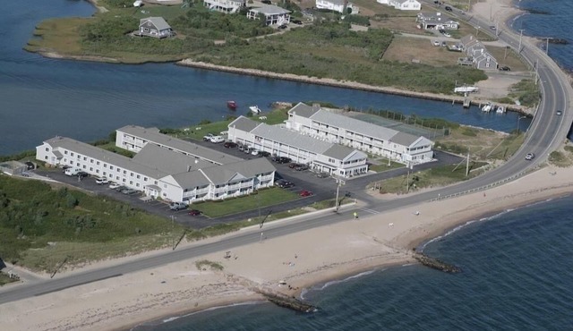 Cape Cod Beachfront Studio Condo,Falmouth MA Available July 10-17, 2026 7 nights