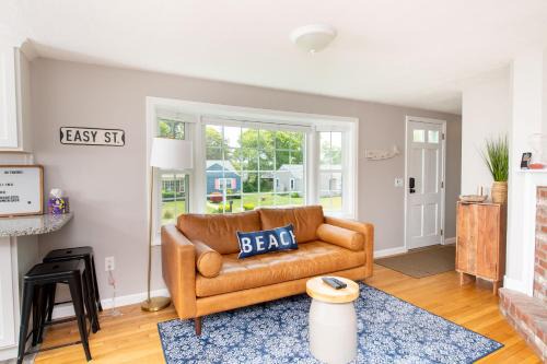 Cape Cod Cottage by Leavetown Vacations