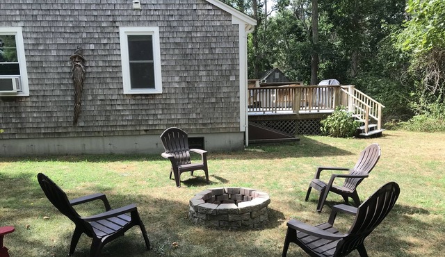 Cape Cod Cottage with fire pit, 1.5 miles to the beach