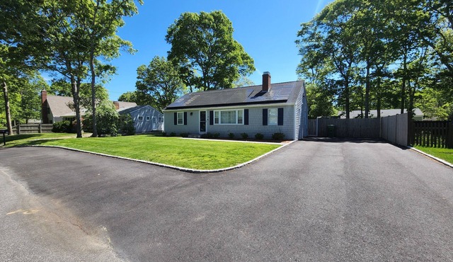 Cape Cod Getaway – Just 5 Minutes from Craigville Beach! Beach Pass Included!