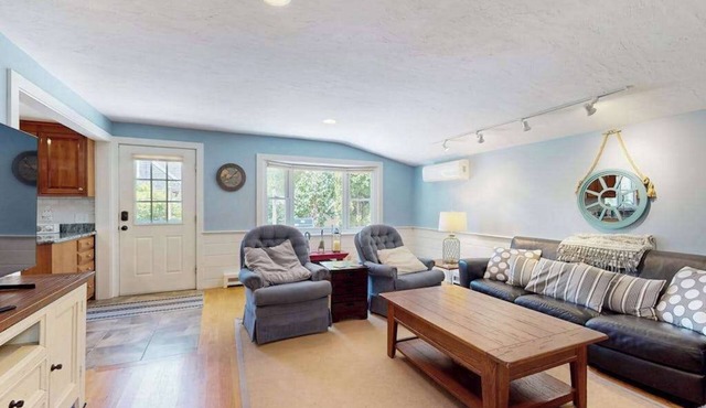 Cape Cod Getaway - near Seymour Pond and Rail Trail; Bay Beaches w/in a few mile
