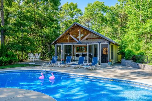 Cape Cod luxury with private pool