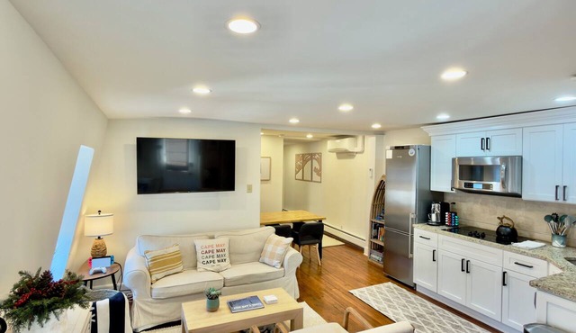 Cape May 2BR Victorian · 2 Baths · Walk Everywhere