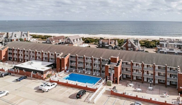 Cape Roc Condo, heated pool, free wifi and half a block to the beach.