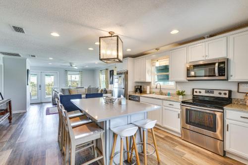 Cape San Blas Home w/Pool Access: Walk to Beach!