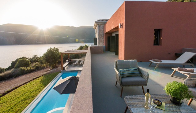 Cape villa, be blown away by breathtaking waterfront luxury villa!