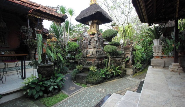 Capital O 94011 Binhari Guest House