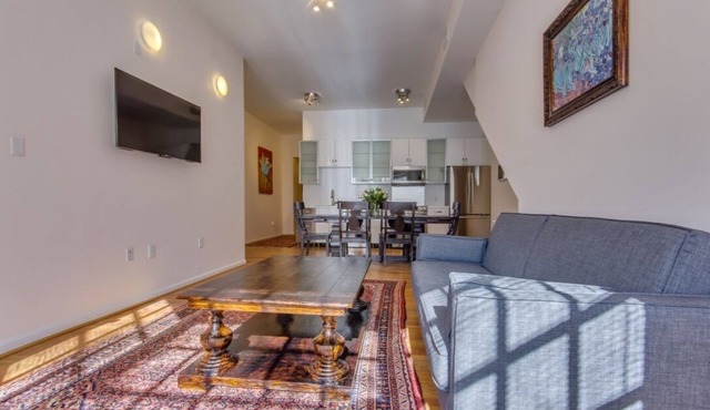 CAPITOL HILL LARGE MODERN HOUSE OF ARTS 5BR 3BA