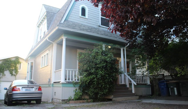 Capitol Hill-Walking Distance to Light Rail, Minutes to Downtown, Seattle Center