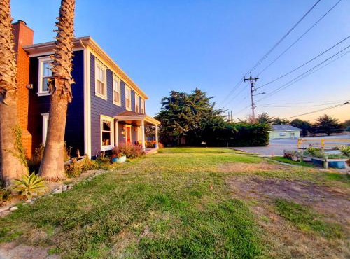 Captain's Inn at Moss Landing