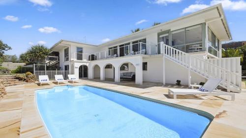 Captain's Quarters - Absolute Beachfront, Pool, Pets, Family Friendly