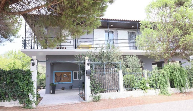 Captain's Spacious House Near The Beach, Katakolon, Greece