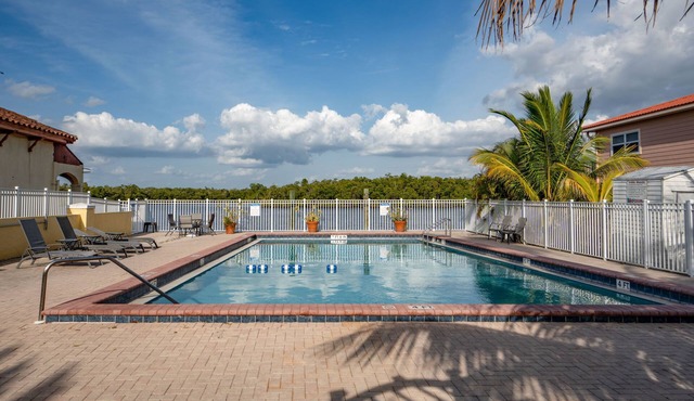 Captain's Table Hotel