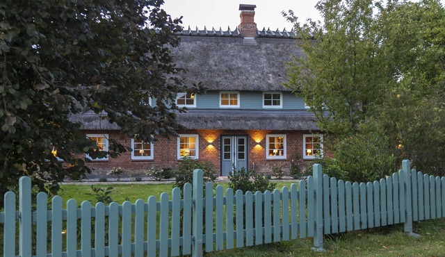 Captains Lodge - Bathtub, Shower, Terrace, Grill, Secluded & Close to the Beach