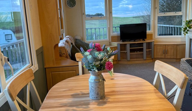 Captivating 2-Bed static caravan in Holyhead