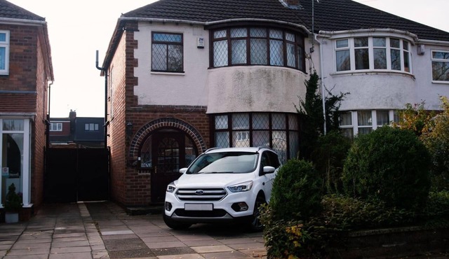Captivating 3-Bed House in Birmingham
