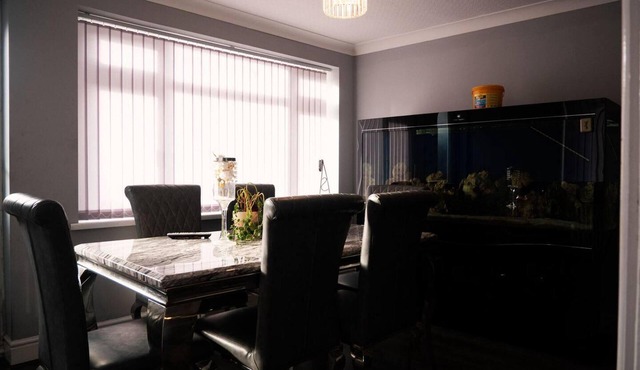 Captivating 3-bed House in Birmingham