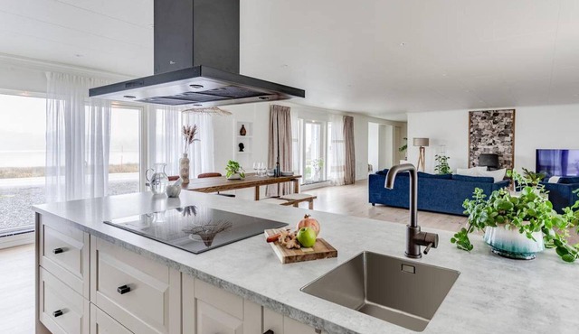 Captivating 3-bed Villa in Halanda With Lake View