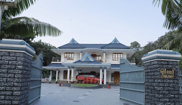 Captivating 5-Bed Villa in Vettiyar