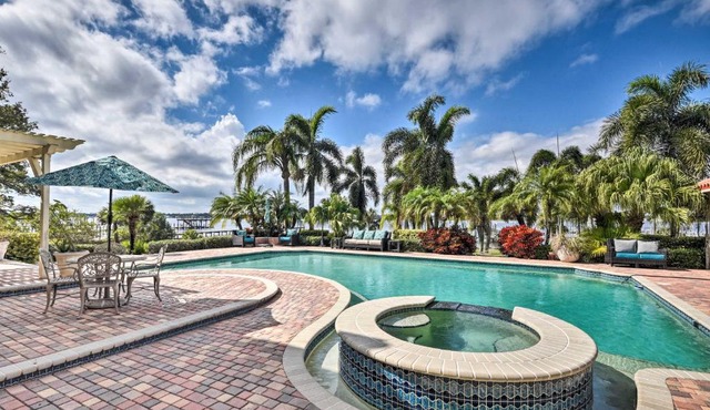 Captivating Luxury Villa with Private Beach!