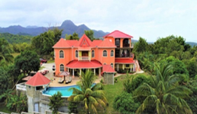 Captivating Mountain Views, Ocean Views, Romantic getaway